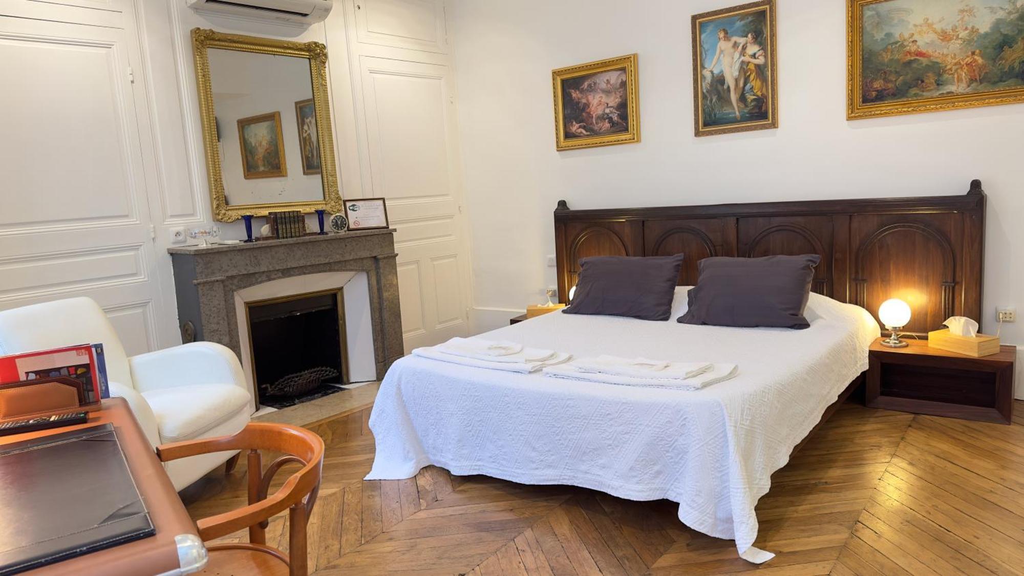 Chambre De Charme Au Coeur Du Vieux Valence - Confort & Calme エクステリア 写真