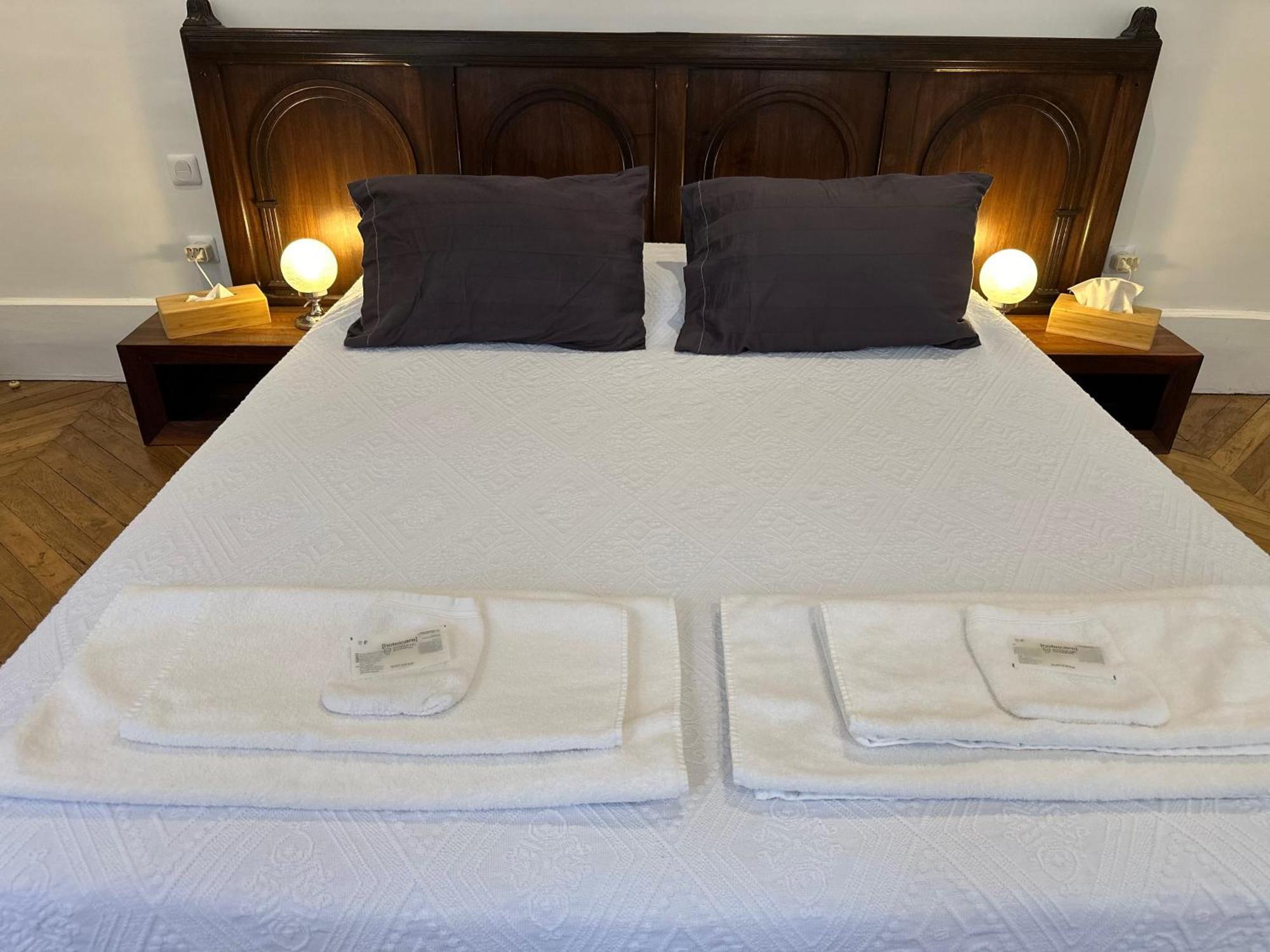 Chambre De Charme Au Coeur Du Vieux Valence - Confort & Calme エクステリア 写真