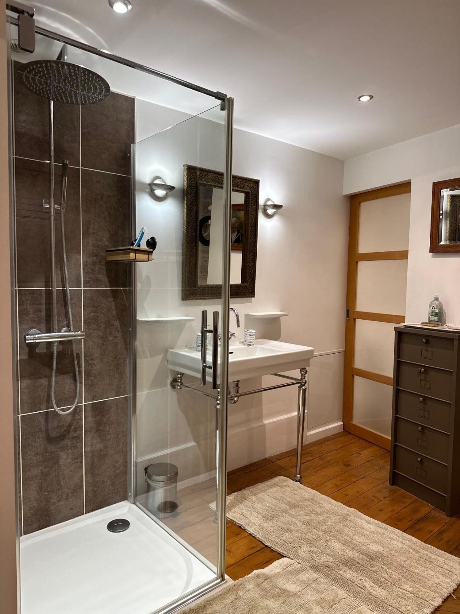 Chambre De Charme Au Coeur Du Vieux Valence - Confort & Calme エクステリア 写真